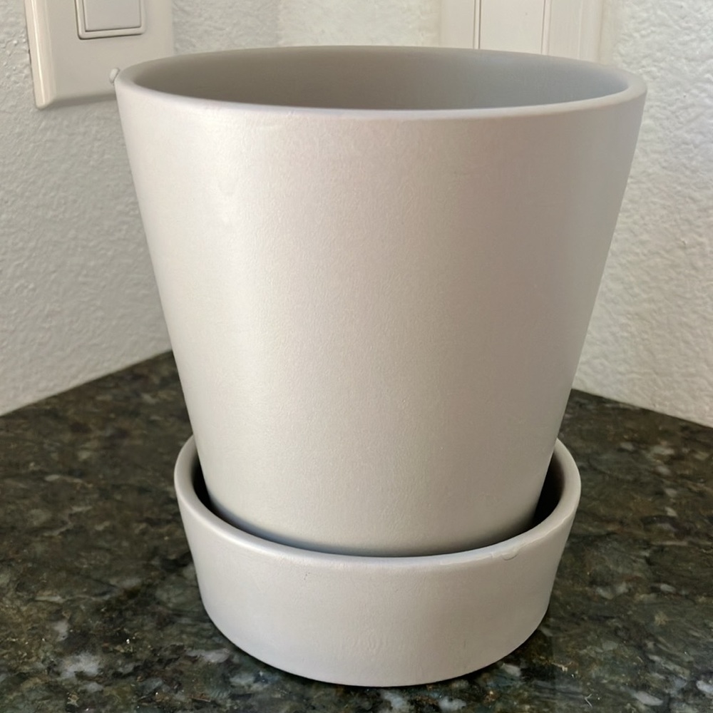 Ceramic Planter with Saucer - Picture 3 of 8